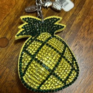 🌲SALE🌲Shimmer 💎 Pineapple 💎 KEYCHAIN🏝🍍